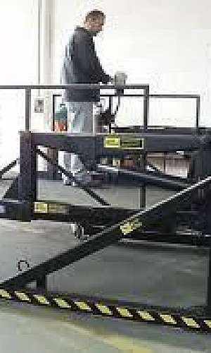 Doca móvel para carga e descarga Doca móvel para carga e descarga